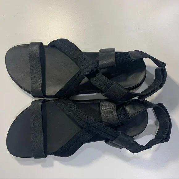 Sorel Women's Roaming Decon Sandals Black Flat Leather Fabric Criss Cross 8M - Picture 13 of 14